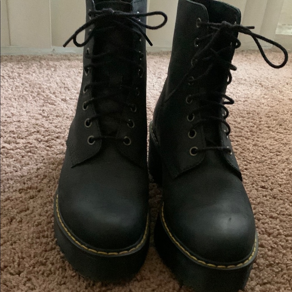 Dr. Marten Sanguine Combat Women’s Combat Boots